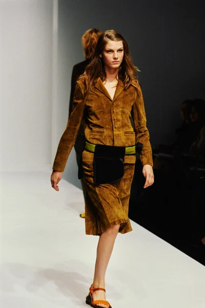 Look 18
